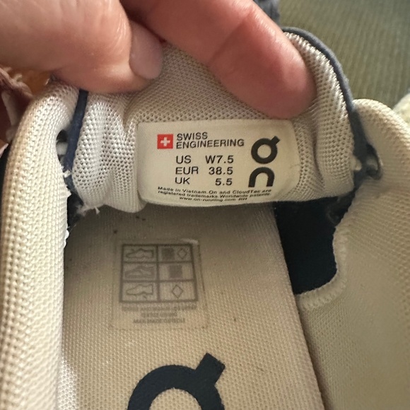 On Cloud 5 REFLECTIVE LIGHTWEIGHT Womens Sz 7.5 Sneakers Denim Blue - Picture 7 of 7